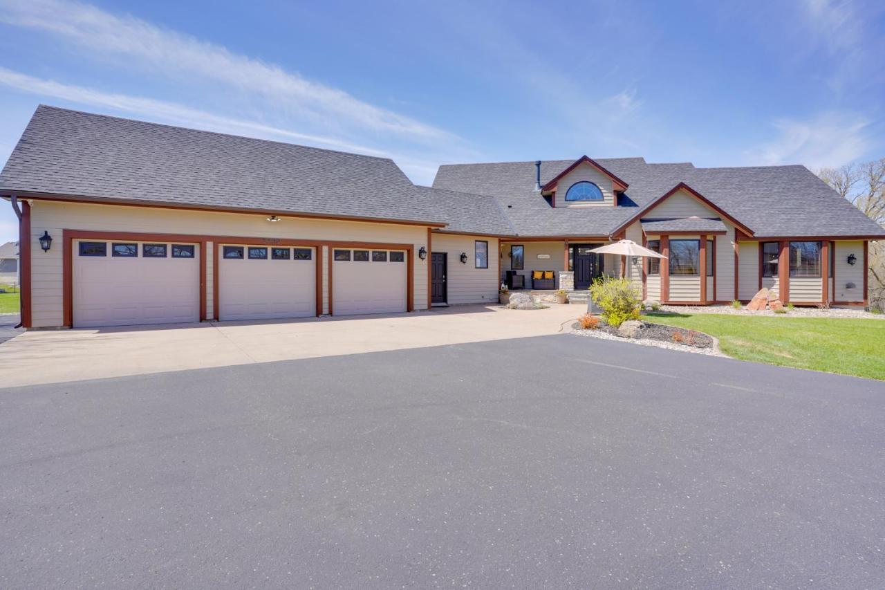 Expansive Shakopee Vacation Rental On 5 Acres! Exterior photo